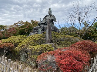 鎌倉日和【秋色に染まる源頼朝像】