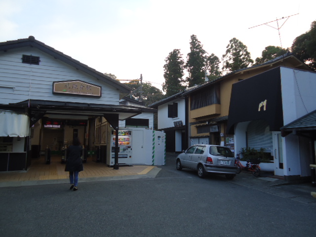 鎌倉日和のブログ　【北鎌倉駅とツバメ】