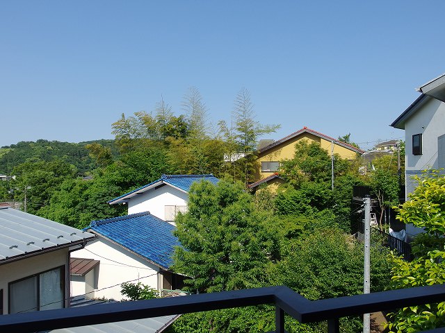 【鎌倉日和の特選物件】高台から北鎌倉の景色を楽しめるアパート
