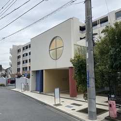 現代美術館を思わせる外観